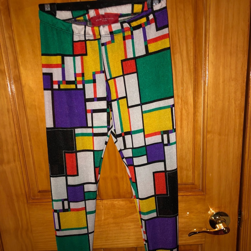 👖Color block leggings from Akira Chicago